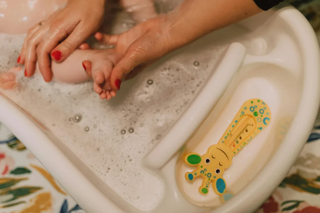 Bain tiède pour bébé