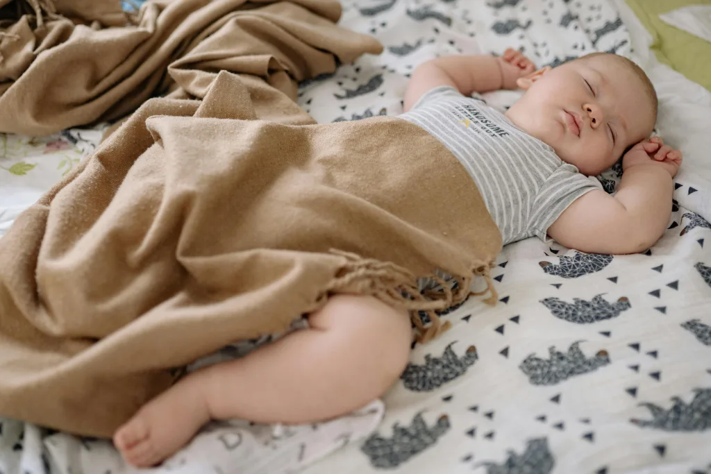 Bébé dort paisiblement